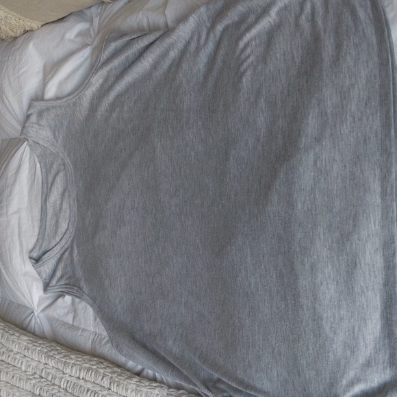 Woman's workout tank - Picture 1 of 3